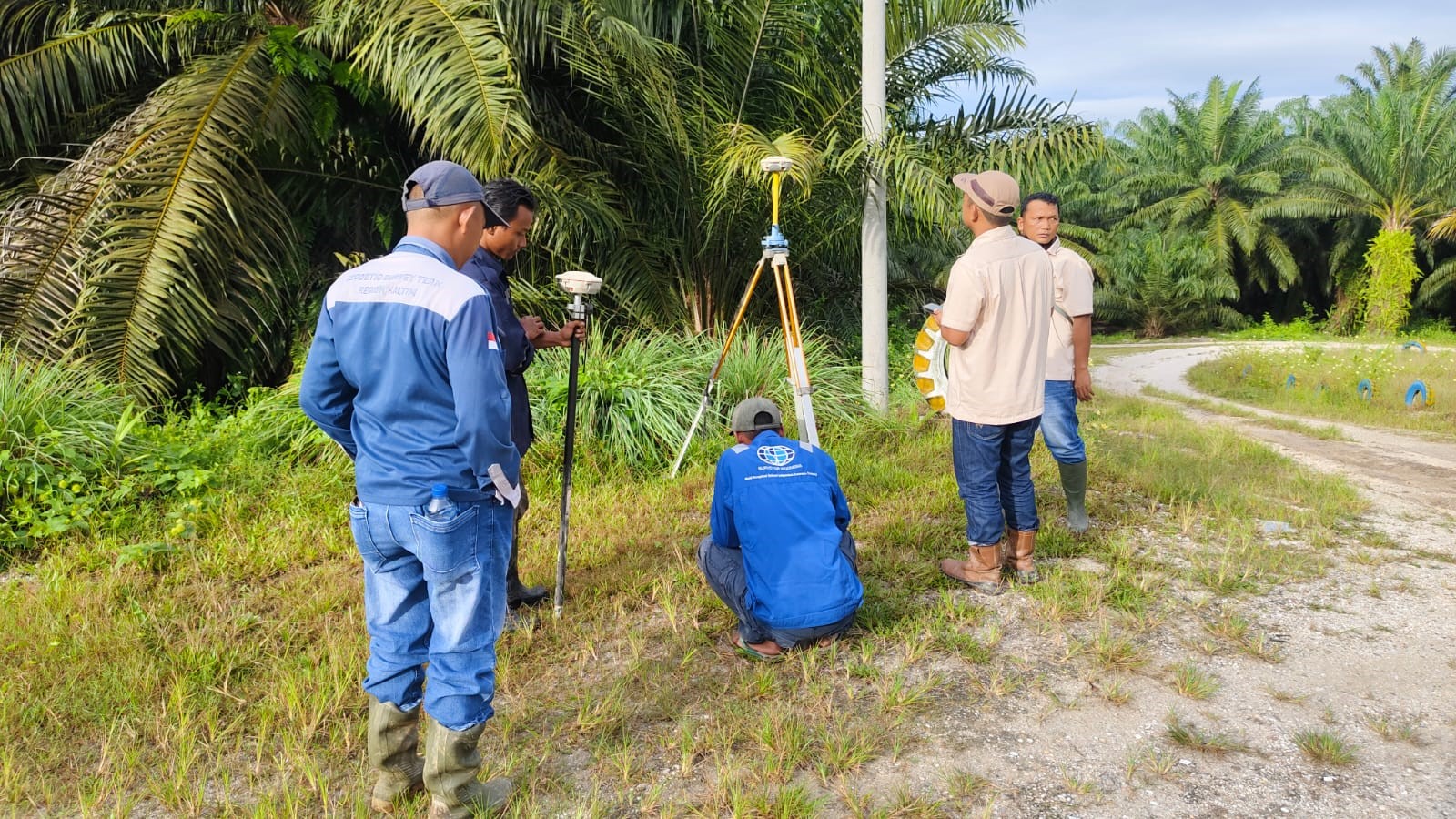 Survey Geolistrik, Topografi dan Hidrometri.